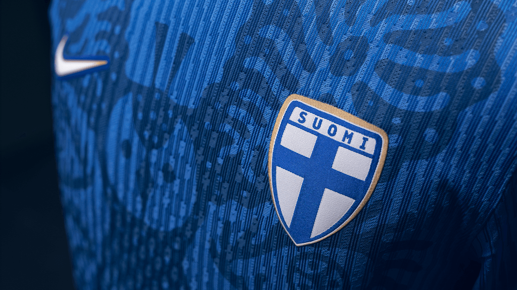 Jalkapallomaajoukkueiden uusi vieraspaita.