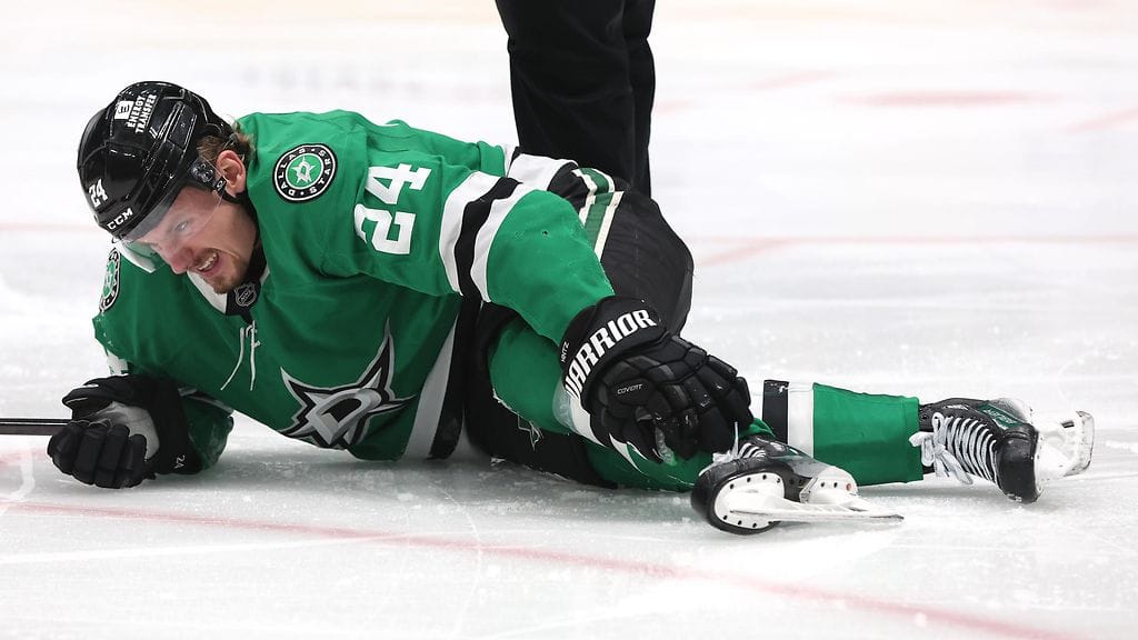 Roope Hintz vaikeroi tuskissaan jään pinnassa.