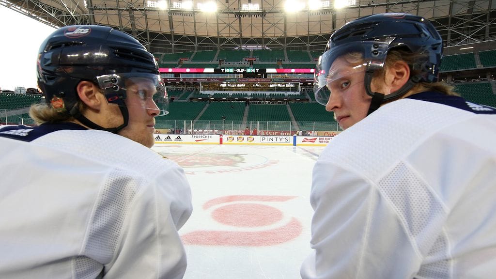 Nikolaj Ehlers (vas.) ja Patrik Laine ovat ystäviä ja entisiä joukkuekavereita Winnipeg Jetsistä. Pelaisiko kaksikko jälleen yhdessä?
