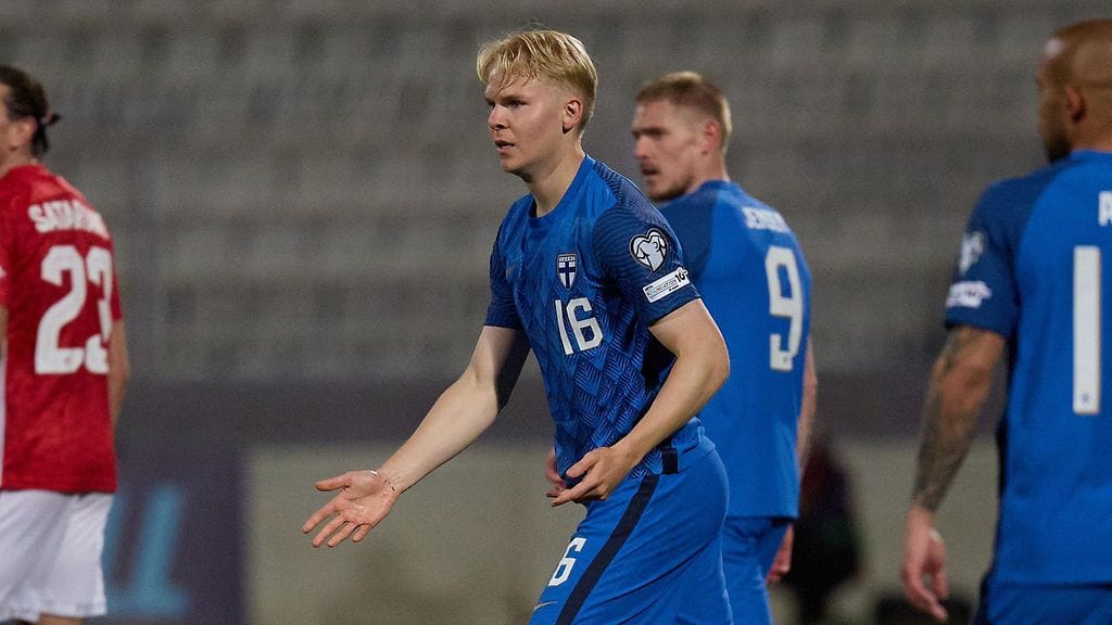 Matti Peltola hyppää Pikkuhuuhkajien mukaan Huuhkajista.