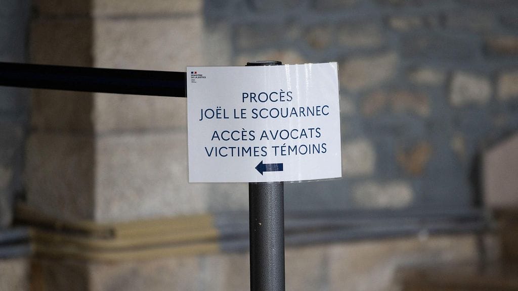 Joël Le Scouarnecin potilaiden hyväksikäyttöä pidetään Ranskan pahimpana oikeudenkäyntiin päätyneenä pedofiliaskandaalina.