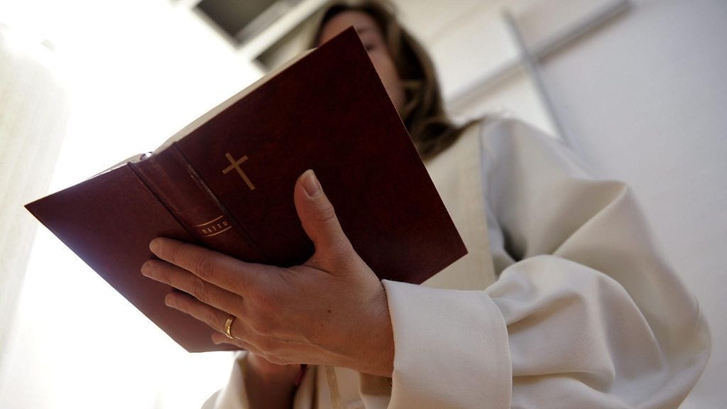 Helatorstaita vietetään aina 40 päivää pääsiäissunnuntaista eli sen ajankohta vaihtelee.