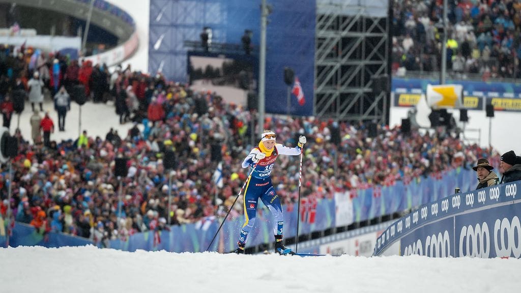 Ruotsin Maja Dahlqvist sai nauttia jättimäisen yleisömeren kannustuksesta Trondheimin MM-kisojen 50 kilometrin kilpailussa.