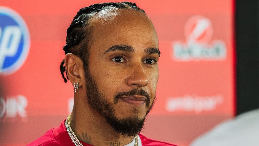 Lewis Hamilton vakuuttelee, että hänen ja kisainsinöörin välit ovat kunnossa.