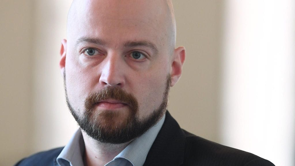 Kuvituskuva. Hovioikeus katsoi kuten käräjäoikeus, että Kärnän sananvapaus ei oikeuttanut vihjauksen esittämistä.