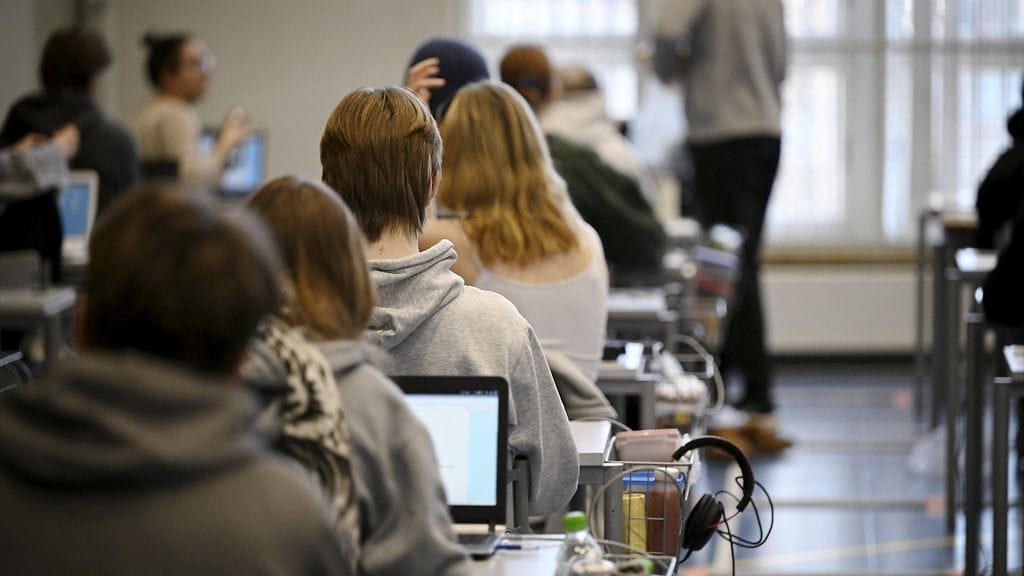 Pienimmissä lukioissa muutamakin poikkeuksellisen taitava opiskelija riittää nostamaan keskiarvoja.