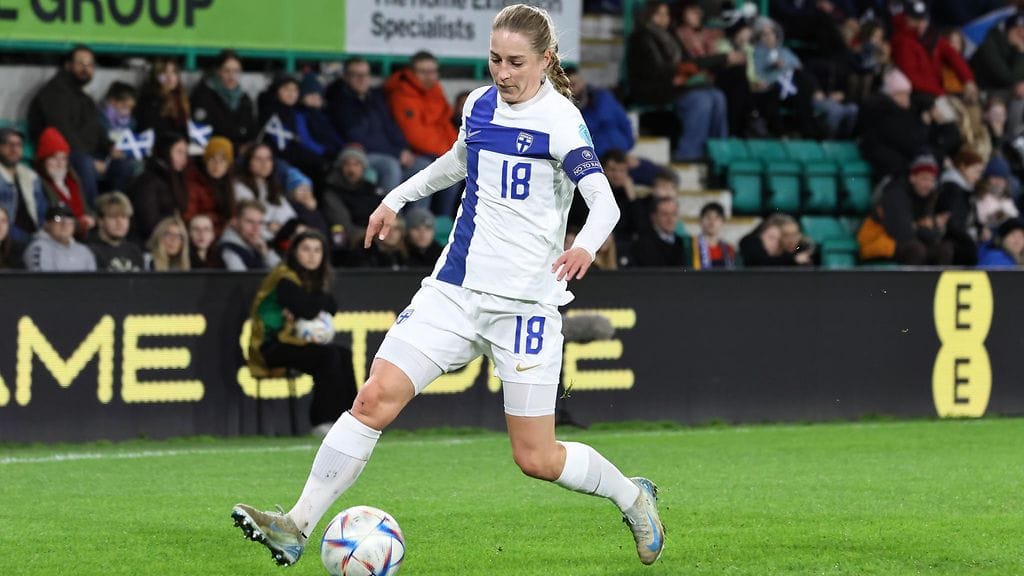 Linda Sällström iski kaksi maalia Valko-Venäjän verkkoon.