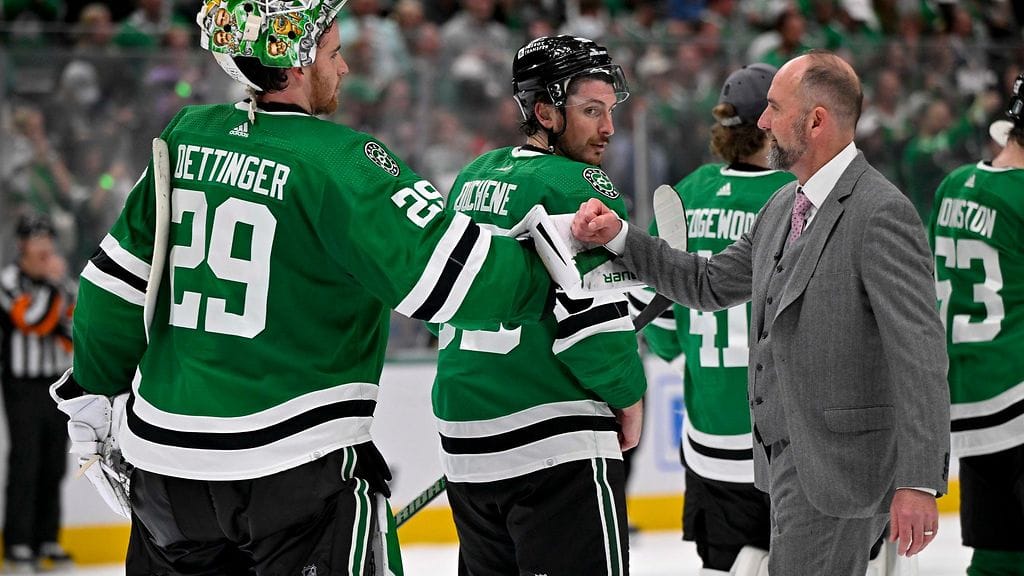 Kuva viime vuodelta, kun DeBoer ja Oettinger tervehtivät toisiaan.