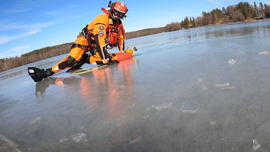 Pintapelastaja - ihmisen pelastaminen jäistä