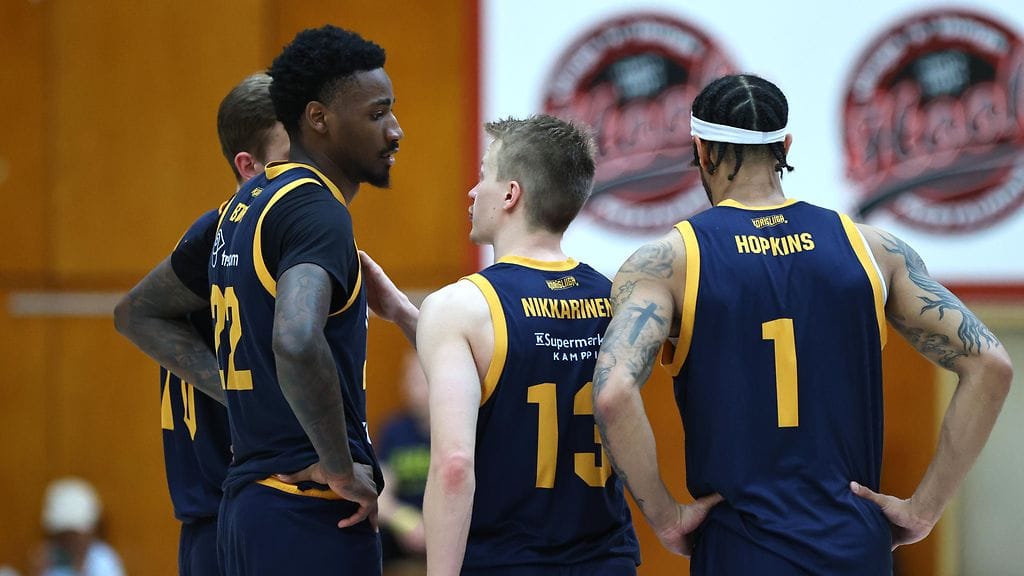 Seagulls on vaarassa mennä nurin.