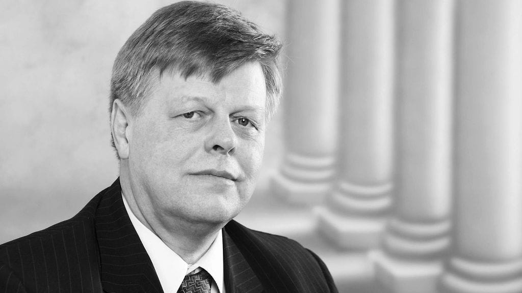 Keskustan kansanedustaja Esko Ahonen kuvattuna Eduskunnassa Helsingissä 26. maaliskuuta 2007.