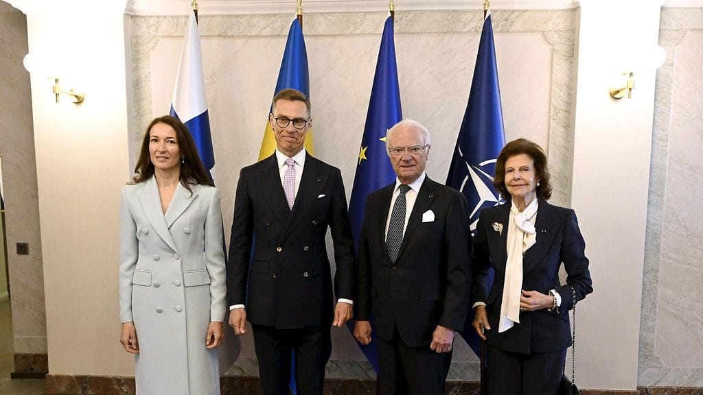 Ruotsin kuninkaalliset saapuivat Suomeen