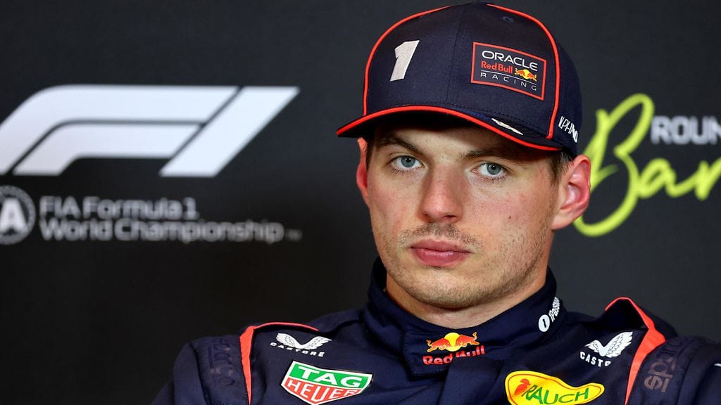 Max Verstappen on jo hyväksynyt Mercedeksen sopimustarjouksen, uutisoi Sky Italia.