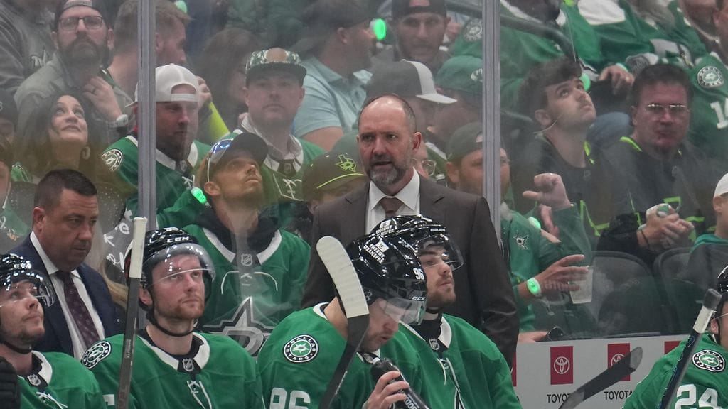 Pete DeBoerin palli heiluu.