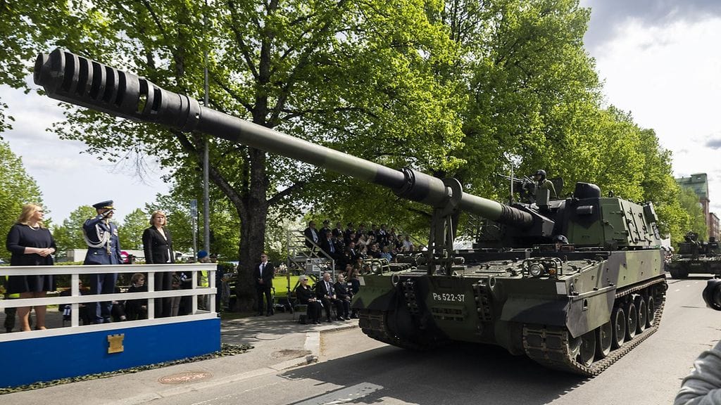 LK 04062025 Puolustusvoimain lippujuhlaparaati