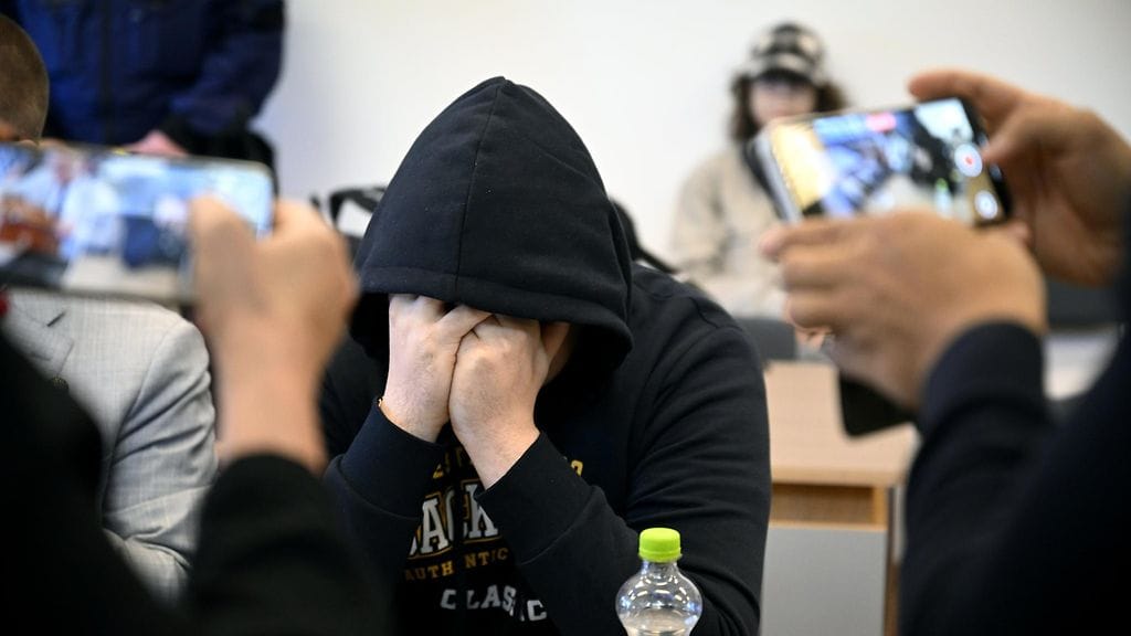 Syyttäjän mukaan epälty piti naista asunnossa vankina ja kohdisti tähän moninaista väkivaltaa, kunnes nainen kuoli.