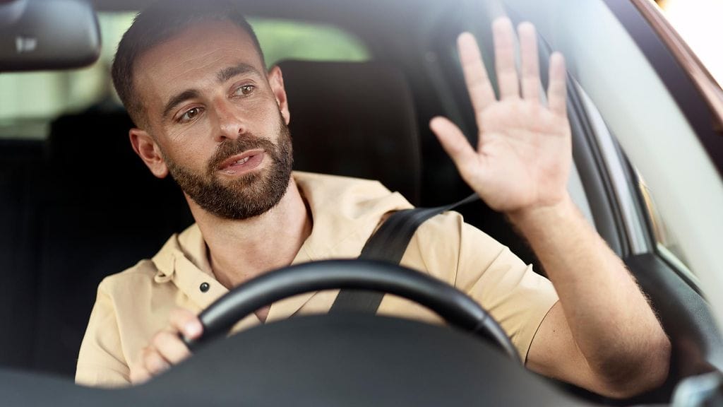 kuski, autoilija, moikkaus