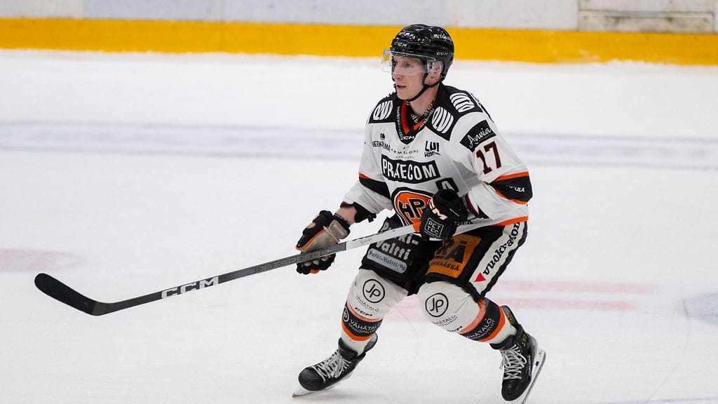 Ensi viikolla 40 vuotta täyttävä Juuso Hietanen miettii, jatkaako pitkää ja komeaa uraansa.