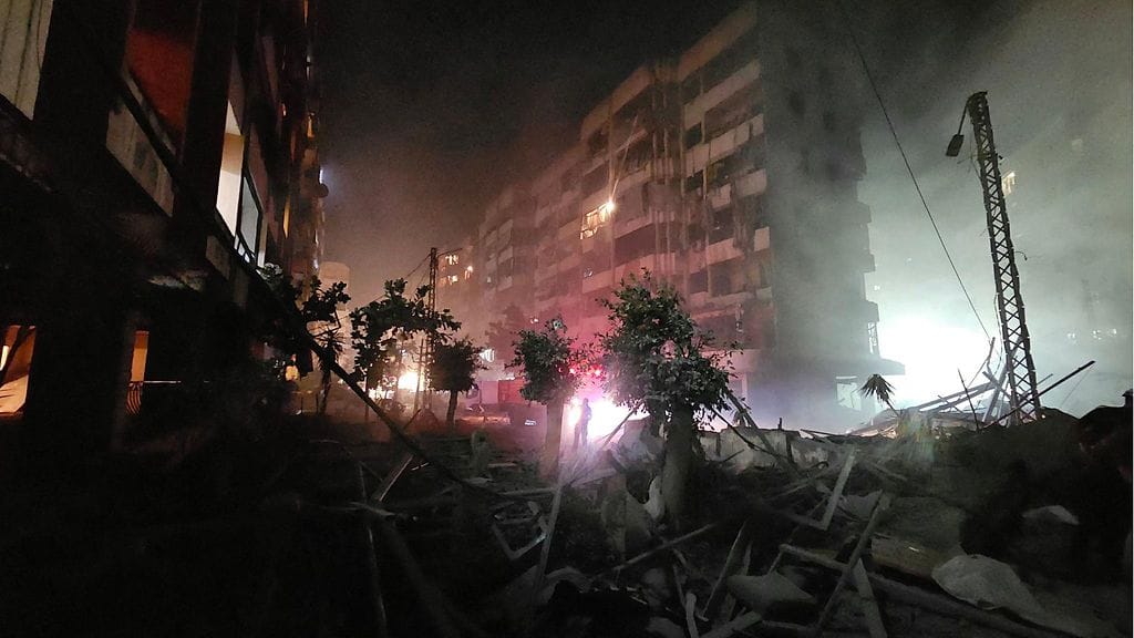 Beirut 6. kesäkuuta Israelin ilmaiskun jälkeen.