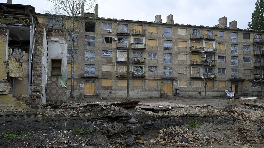 Pommitettu kerrostalo Kiovassa toukokuun lopulla.