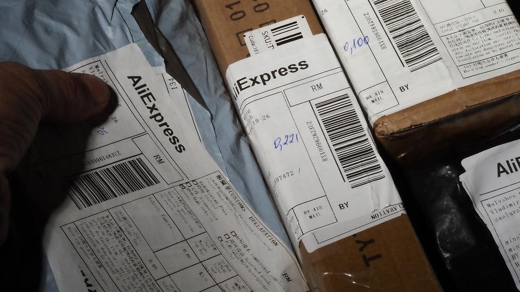 AliExpress pyytää kuluttajia palauttamaan paristoleluja. Kuvituskuva.