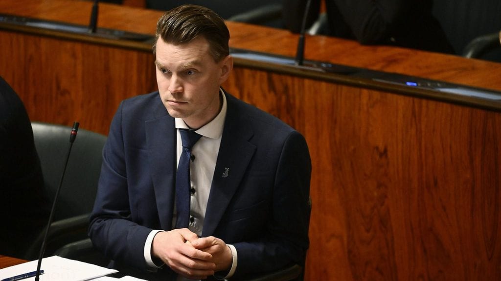 Kokoomuksen Heikki Autto sanoo STT:lle, että hän toivoo saavansa luvan äänestää esitystä vastaan.