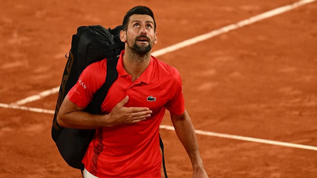 Novak Djokovic poistui Ranskan avoimista tunteikkaana.