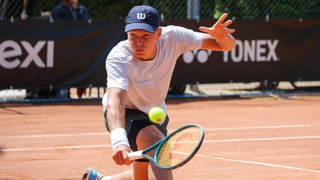 Oskari Paldanius voitti Ranskan avointen poikien nelinpelin parinsa Alan Waznyn kanssa.