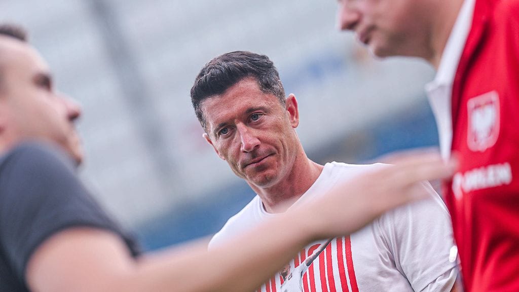 Puolan pelaajat ovat tiettävästi iloisia päästyään Robert Lewandowskista eroon.