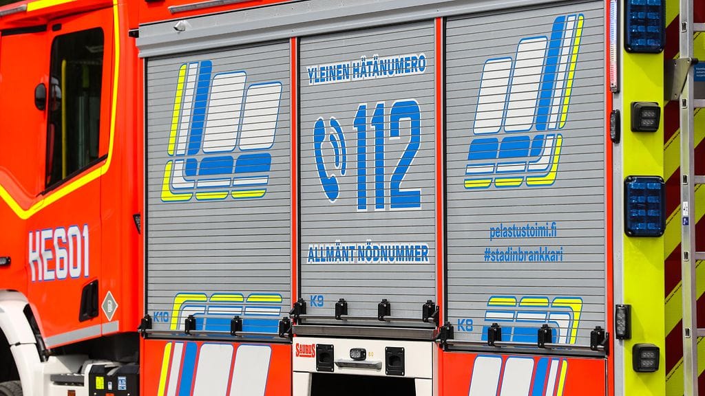 Sastamalan Mäkelänkadulla sijaitsevan vanhan teurastamon tulipaloa sammuttaa 23 pelastuslaitoksen yksikköä. Kuvituskuva.