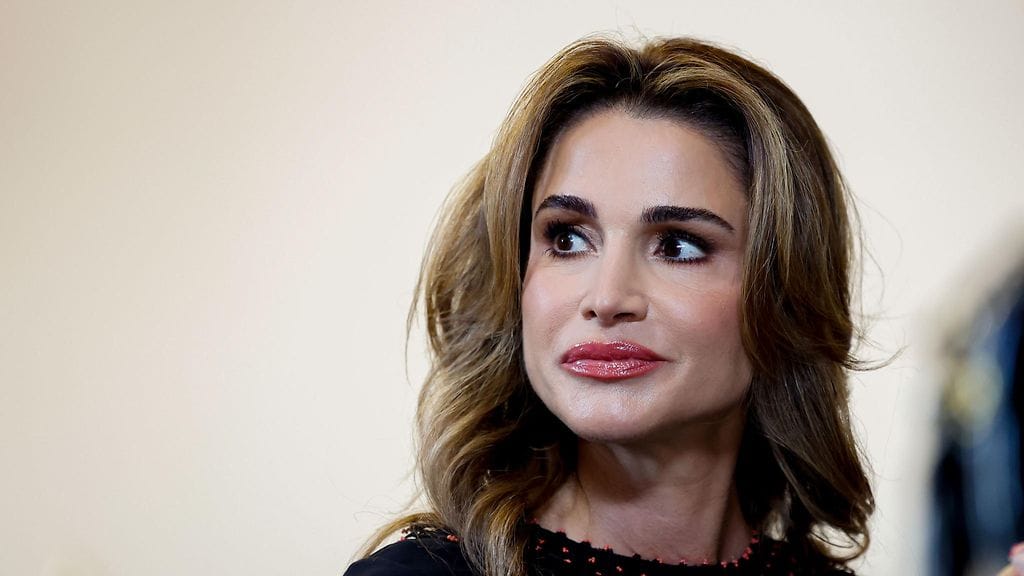 Kuningatar Rania hehkuttaa puolisoaan kuningas Abdullahia pariskunnan hääpäivänä.