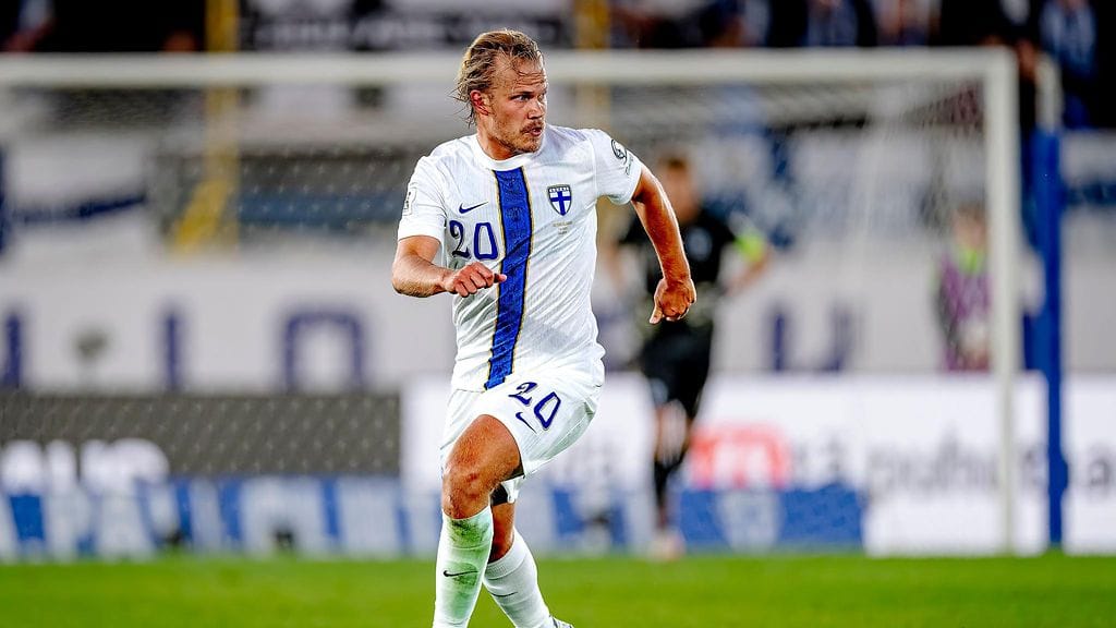 Joel Pohjanpalo viimeisteli Suomen avausmaalin rangaistuspotkusta.