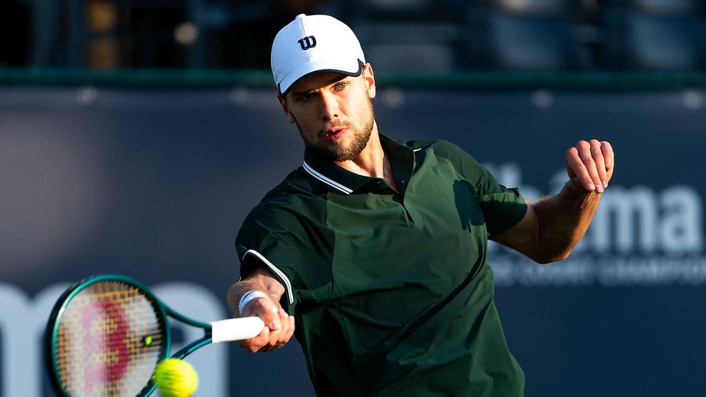 Otto Virtasella kulkee.