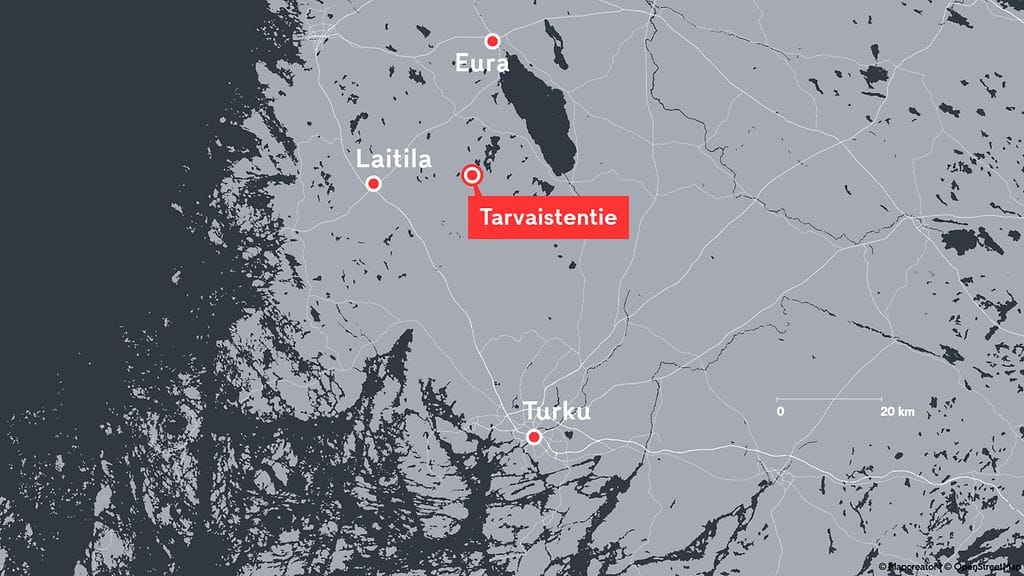 Auto oli ajautunut ja uponnut vedellä täyttyneeseen, noin viisi metriä syvään louhokseen.