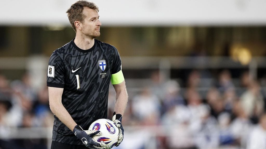 Lukas Hradecky piti Puola-voittoa ansaittuna.