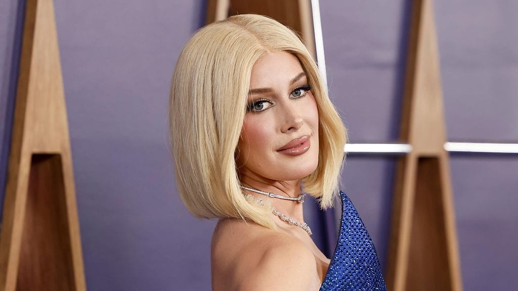 Lukuisia kauneustoimenpiteitä tehnyt Heidi Montag edusti peruukissa toukokuun AMA-gaalassa.