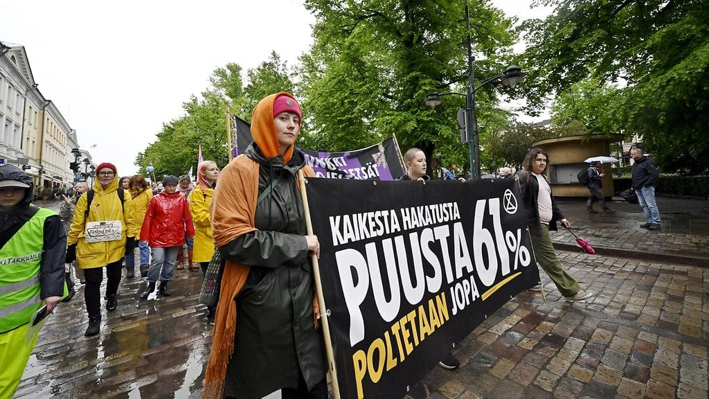 Elokapinan Kulovalkea-suurmielenosoitus Helsingissä tänään keskiviikkona.