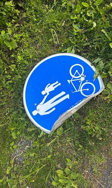 Henkilöauton kuljettaja menetti ajoneuvonsa hallinnan ja törmäsi kevyen liikenteen väylää kulkeneeseen lapseen Tampereella.