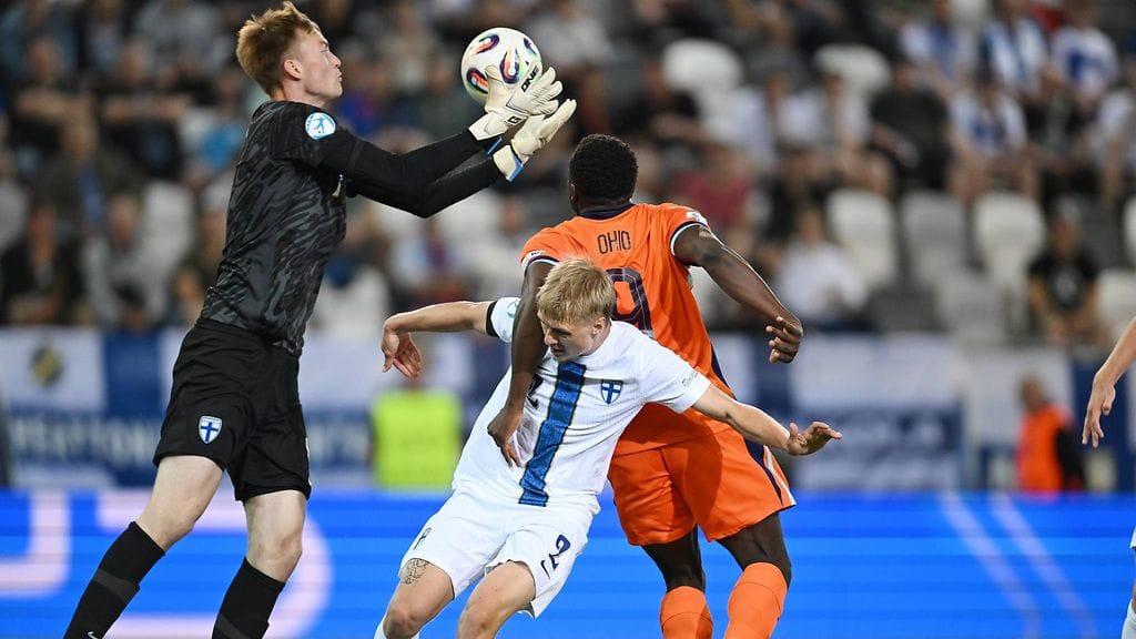 Pikkuhuuhkajat on kovassa testissä Hollantia vastaan.