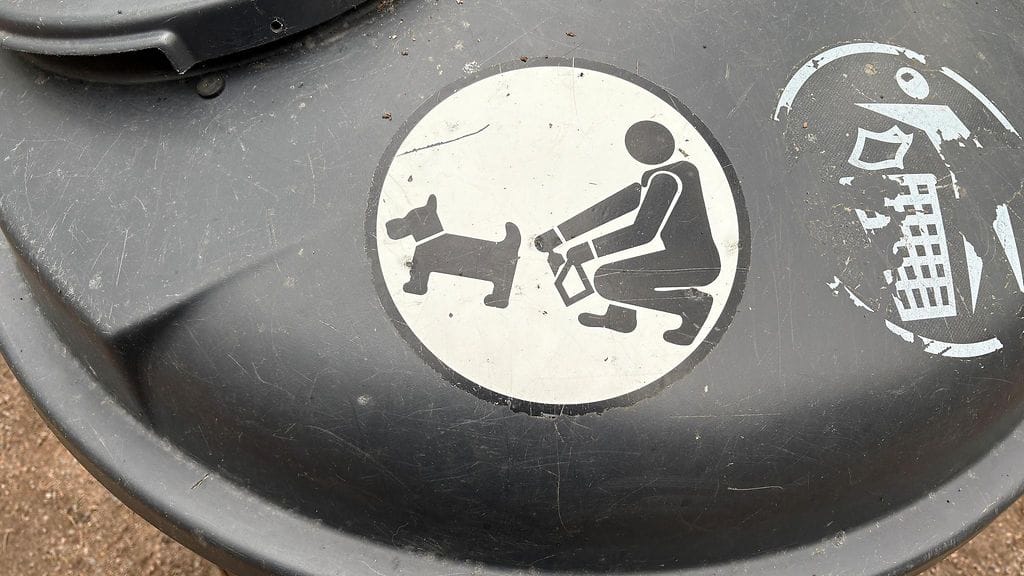 koirankakka, roskis, koirapuiston roskis