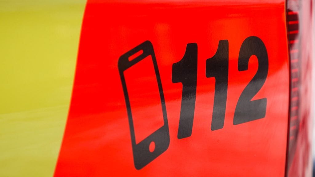 Auto oli ajautunut ulos tieltä, kierinyt katon kautta ympäri ja päätynyt noin sadan metrin päähän ojan penkalle pyörilleen.