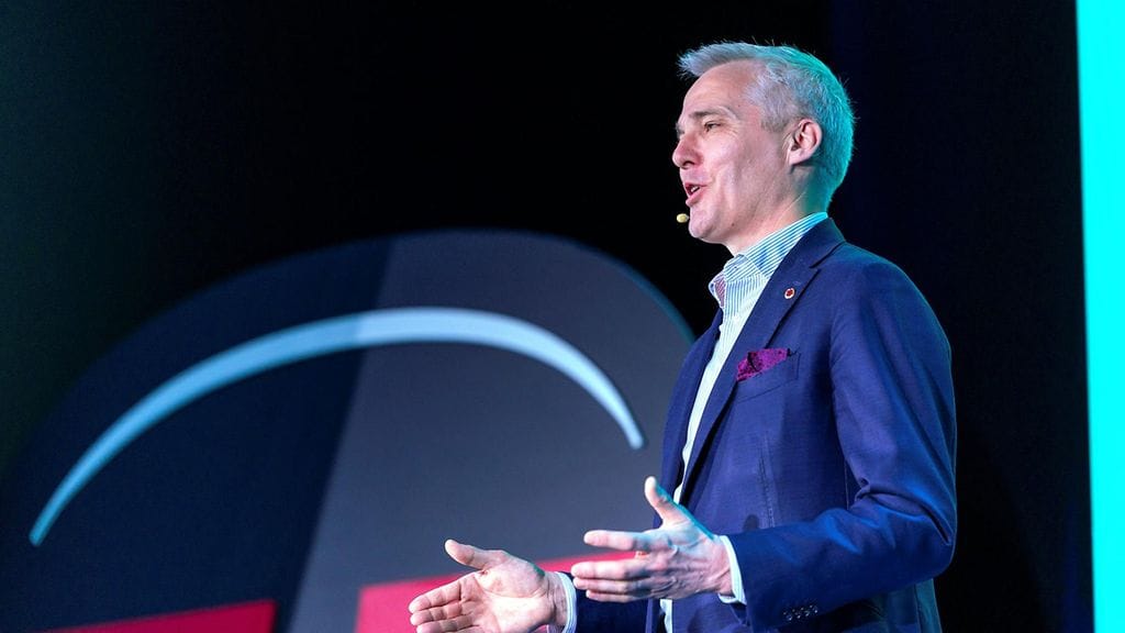 Anders Adlercreutz nosti linjapuheessaan esiin Palestiinan tunnustamisen ja suomalaisen rasismin.