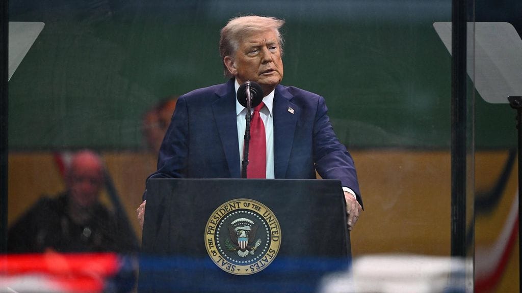 Yhdysvaltain presidentti Donald Trump kuvattuna sotilasparaatissa Washingtonissa 14. kesäkuuta 2025.