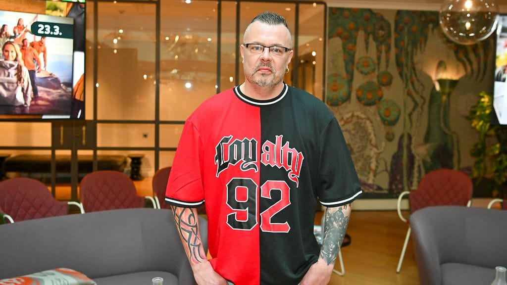 Janne Hurmeen hittejä ovat Tinasormus ja Kirje.