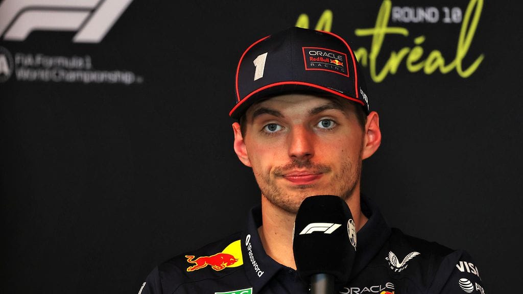 Max Verstappen oli kärkkäänä valittamassa George Russellin ajosta.
