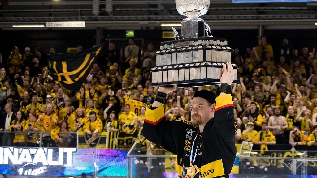 KalPa juhli keväällä seurahistoriansa ensimmäistä SM-kultaa. Kuvassa Aleksi Elorinne.