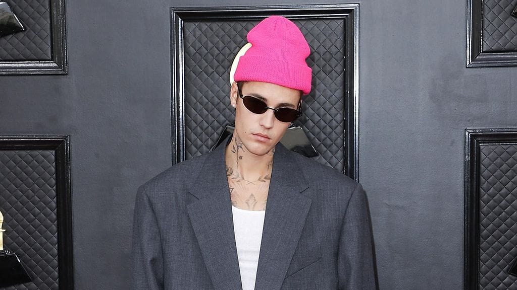 Justin Bieber kirjoittaa Instagramissa olevansa rikki.