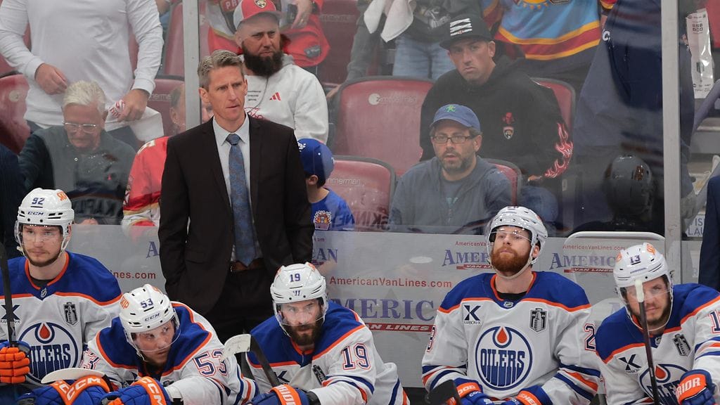 Päävalmentaja Kris Knoblauch on huipputärkeän maalivahtivalinnan edessä ennen kuudetta NHL-finaalia.