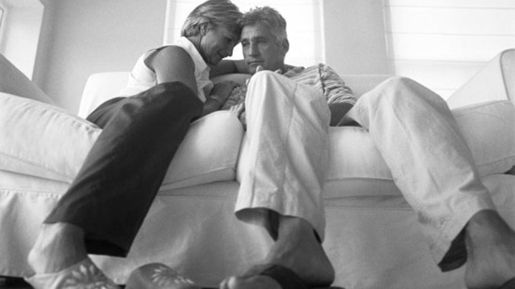 Eläminen eturauhassyövän seurausten kanssa on monelle parisuhteelle kasvun paikka. Kuvituskuva.