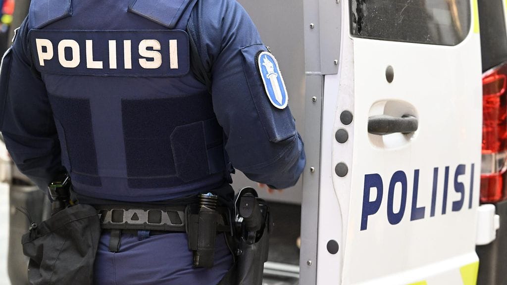 Poliisi tutkii tapahtumia seksuaalisena kajoamisena ja ahdisteluna.